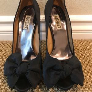 Badgley Mischka Black Satin Bow Heels Size 10